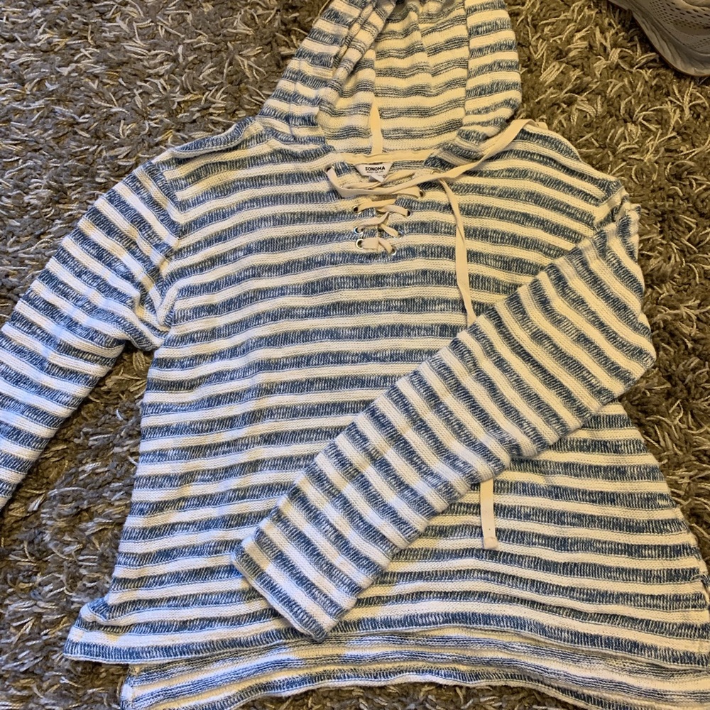 Pull Over Sweatshirt with laces